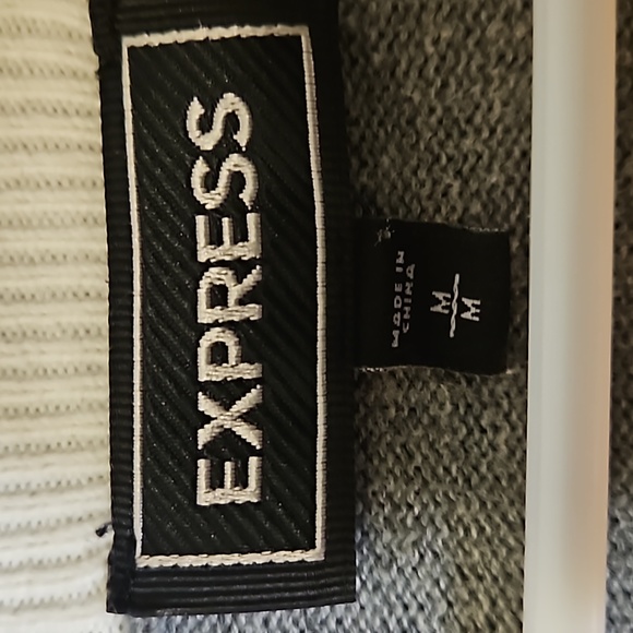 Express Gray Long-Sleeve Comfortable Sweater Size Medium - Picture 5 of 10
